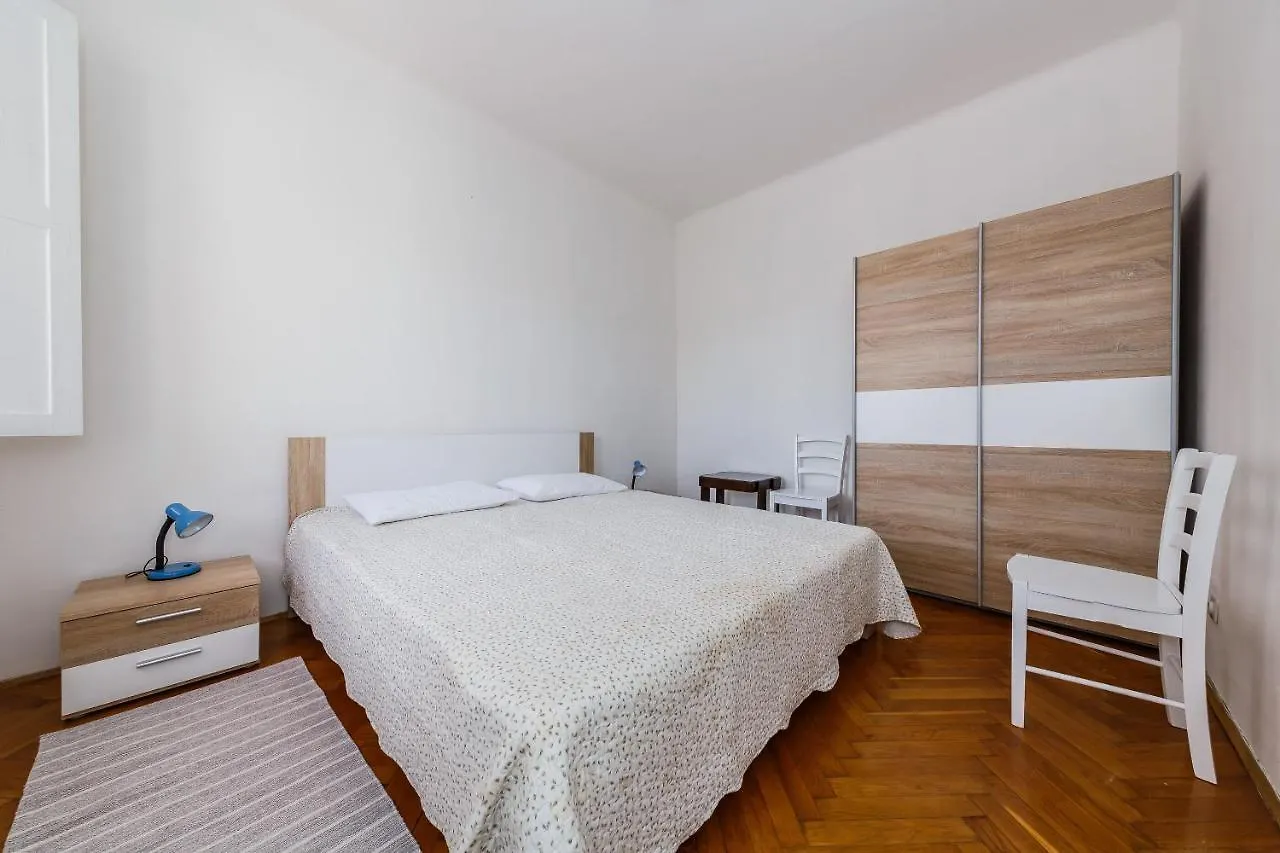 Apartments Jelen Kastela
