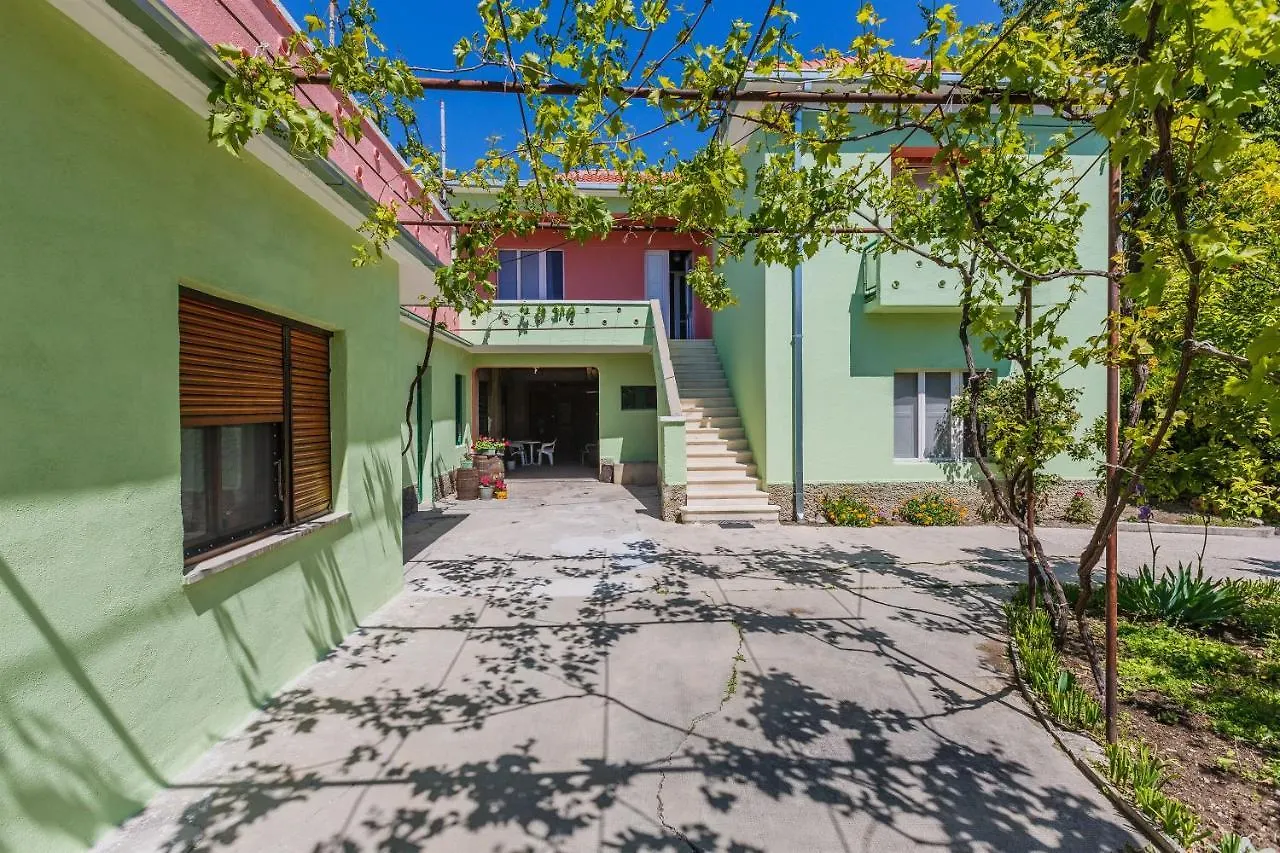 Apartments Jelen Kaštela 0*,