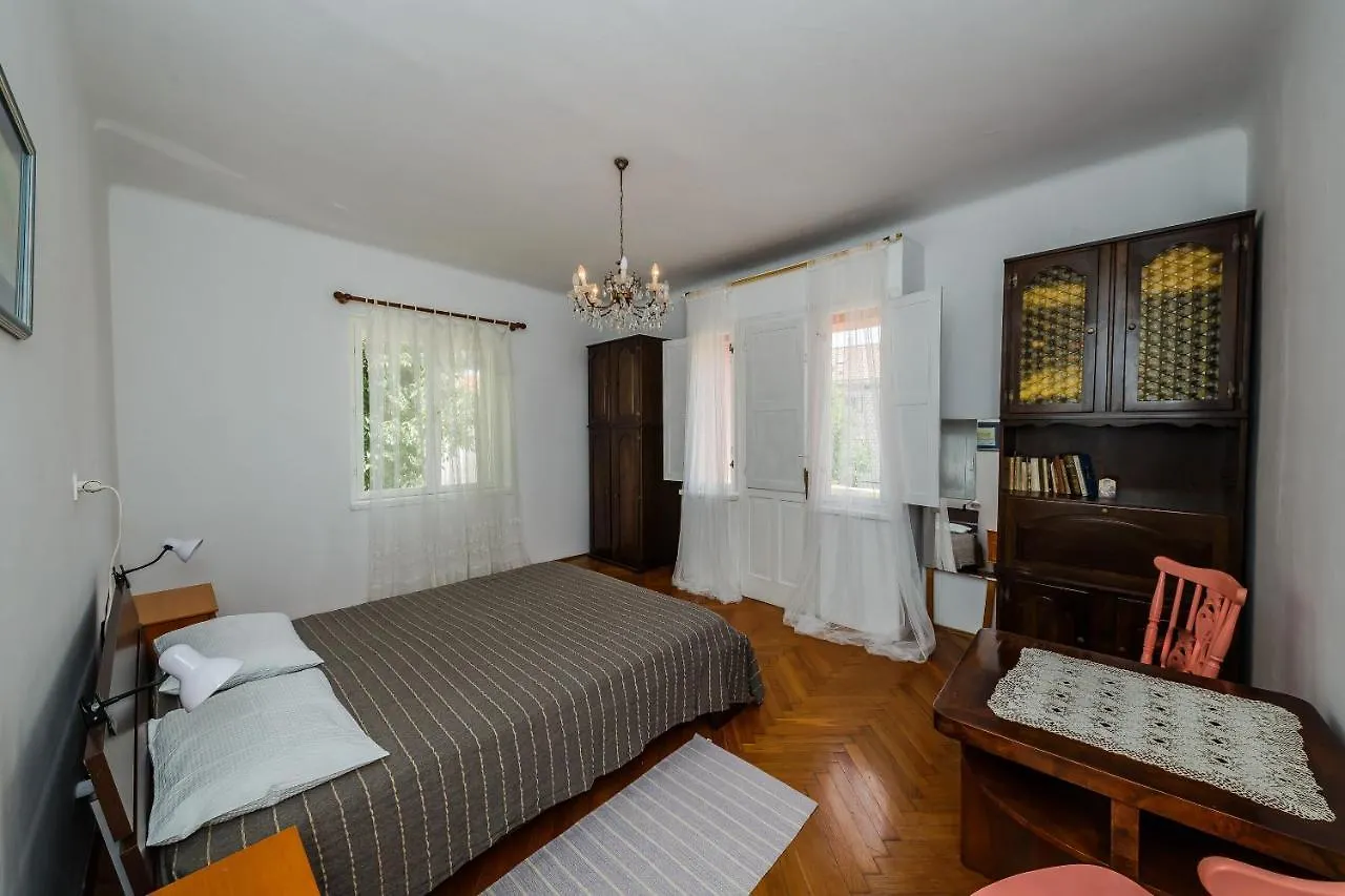 Apartments Jelen Kaštela