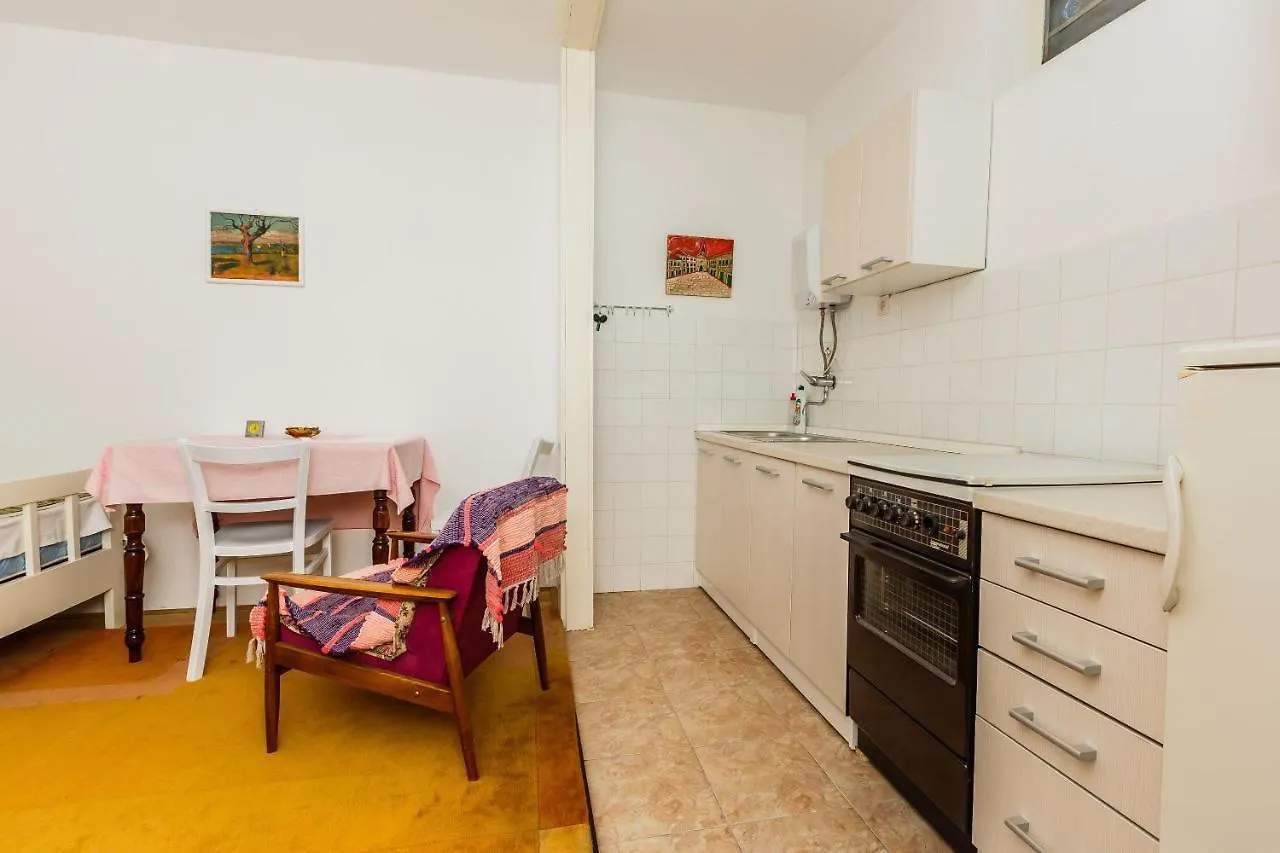 Apartments Jelen Kastela