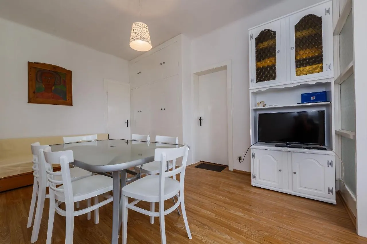 Apartments Jelen Kastela