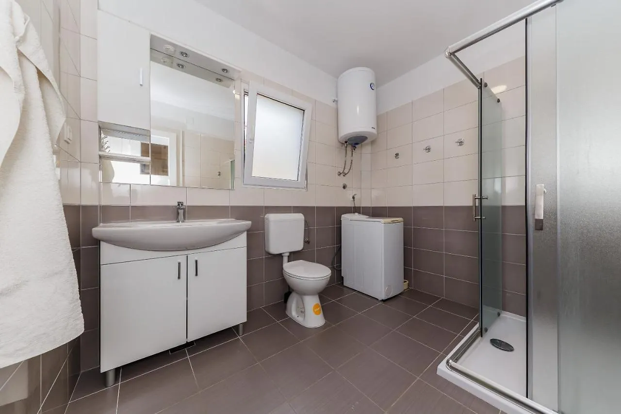 Apartments Jelen Kastela Croatia
