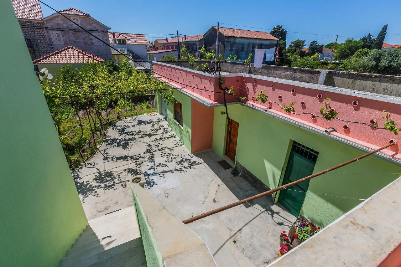 Apartments Jelen Kastela Croatia