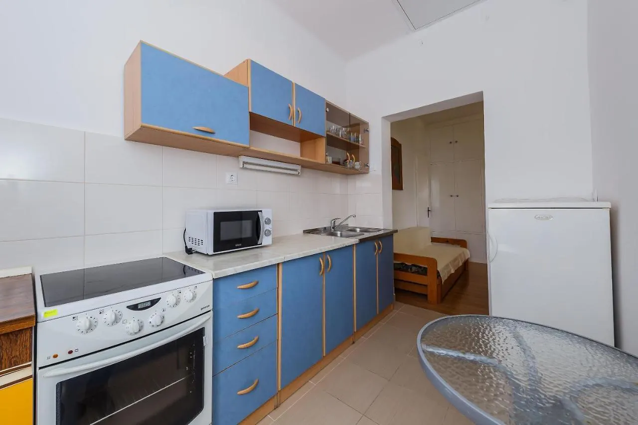 Apartments Jelen Kastela Croatia