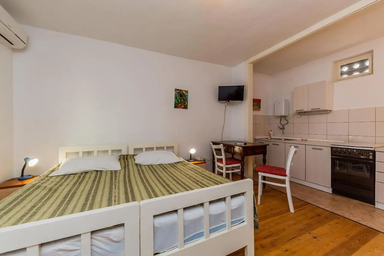 Apartments Jelen Kastela 0*,  Croatia