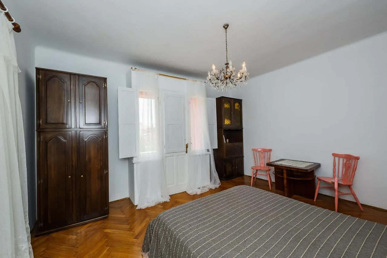 Apartments Jelen Kastela