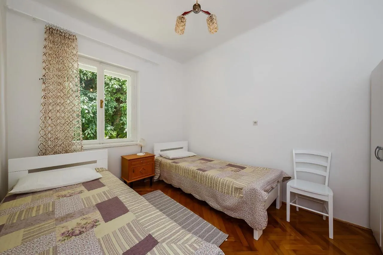Apartments Jelen Kastela